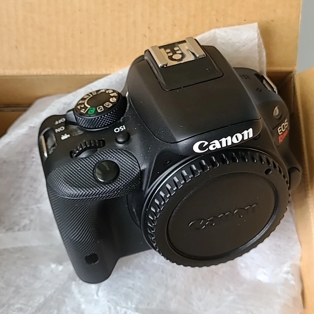 Canon EOS Rebel SL1 Digital SLR with 18-55mm STM Lens
